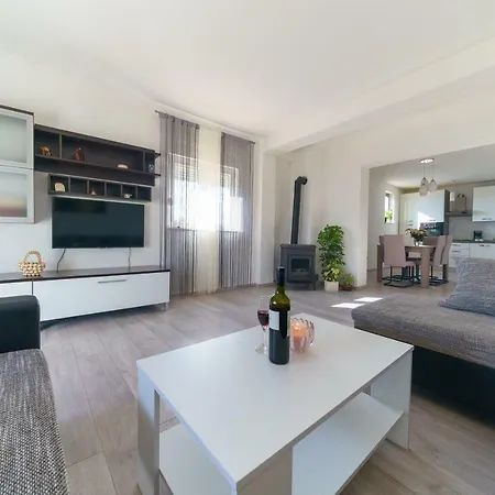 Βίλα House Roko